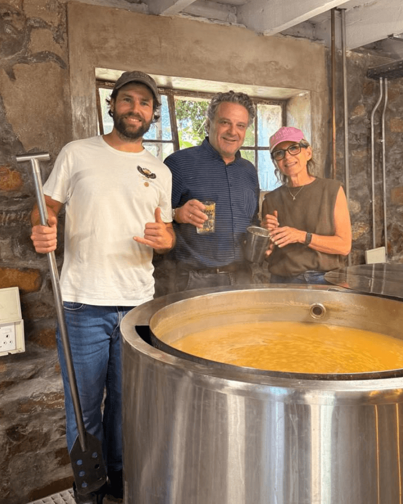 Three family members next to the Zandam Famiglia brew