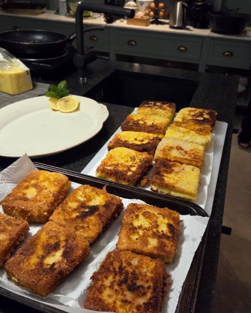 Deep-fried Carrozza toast with Zandam Mozzarella