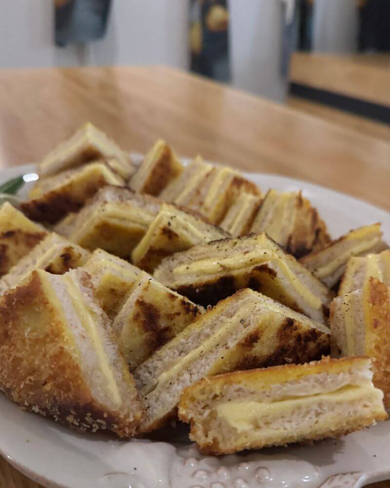 Deep-fried Carrozza toast with Zandam Mozzarella