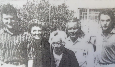 Left to right Tino, Iolanda, Nonna Giovanna, Matteo, Mauro. Taken in 1991 - one of the last photos of Nonna Giovanna. Left to right Tino, Iolanda, Nonna Giovanna, Matteo, Mauro. Taken in 1991 - one of the last photos of Nonna Giovanna
